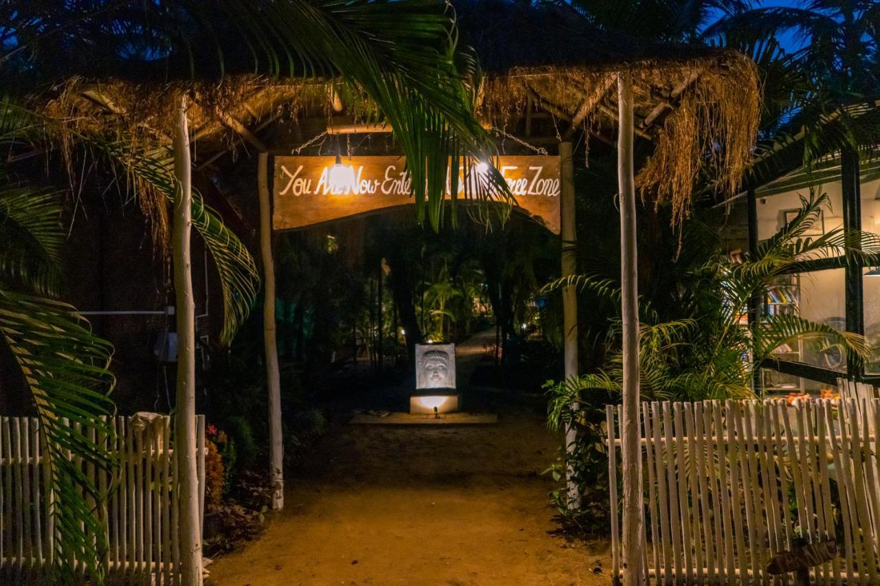 Village Susegat Beach Resort Morjim Exteriér fotografie